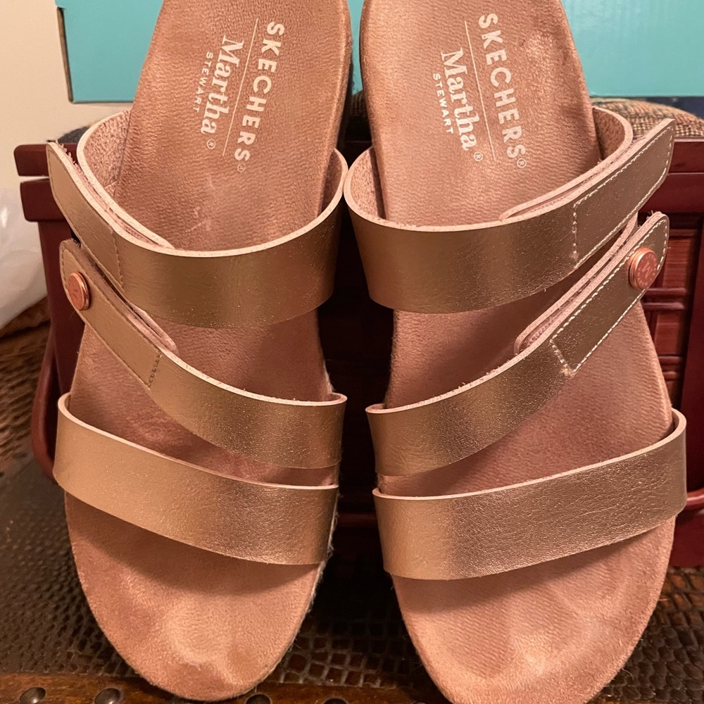 Skechers Women's Martha Stewart Rose Gold Breezie Sandals - Picture 2 of 4